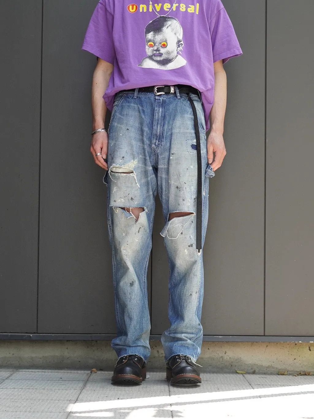 SAINT Mxxxxxx SAINT_DENIM PANTS/PAINTER /BLUE Logging trousers with knife-cut holes and splashed ink. Patch jeans. Blue S-XL. All accessories are molded and customized. Super heavy work. Washed and distressed. Knife-cut holes. Artificial splashed ink graffiti. Authentic version. Loose and stylish.
